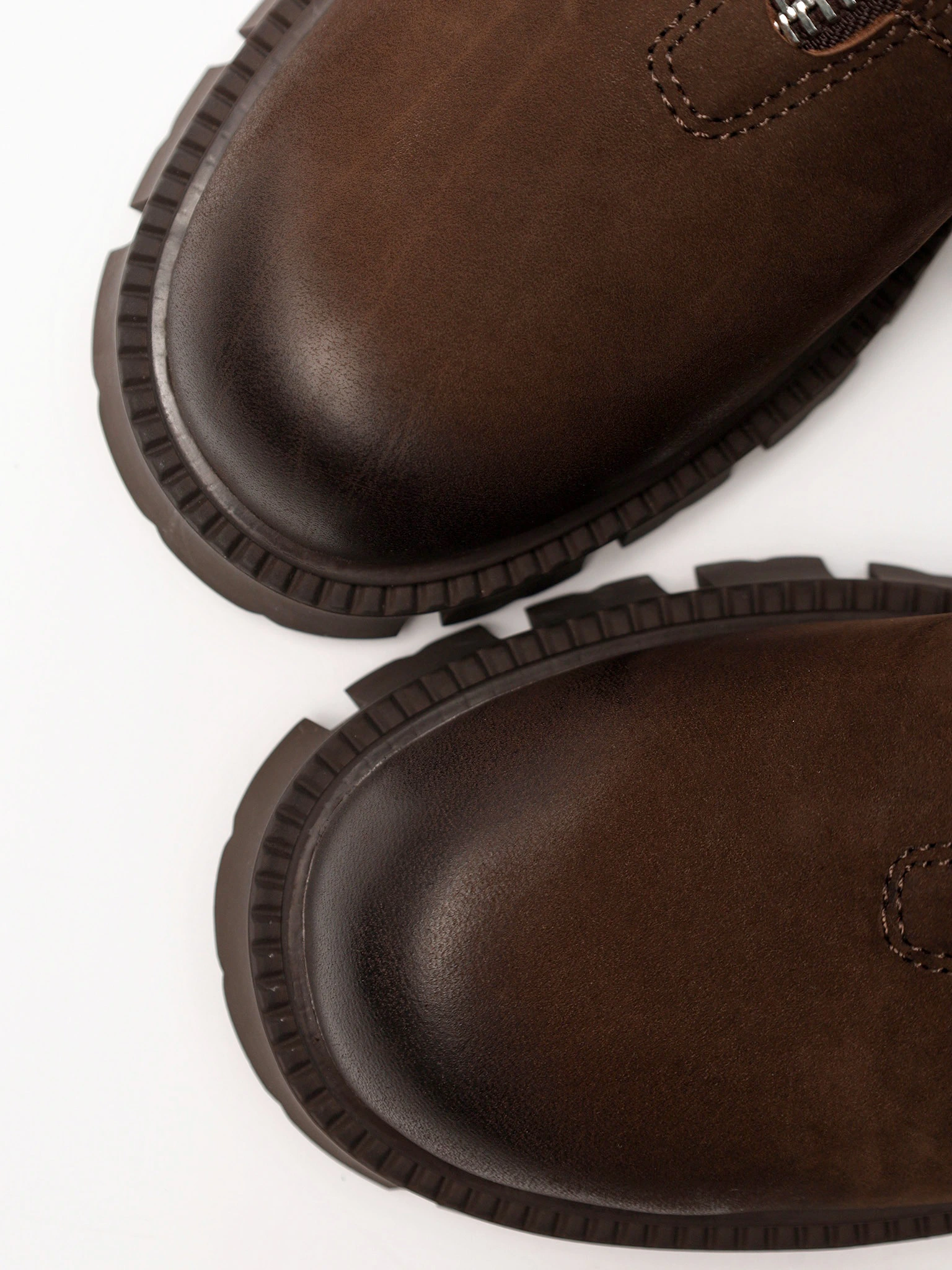 Ботинки коричневого цвета с декоративной молнией спереди